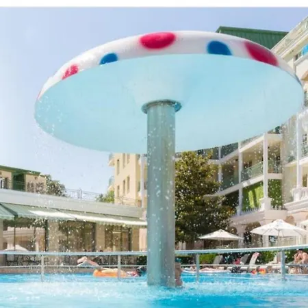 One 112 аll-season в св св константин и елена Apartamento Varna